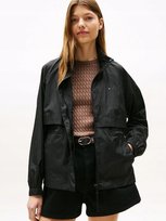 TOMMY HILFIGER CZARNA KURTKA Z LOGO I ELASTYCZNYMI MANKIETAMI S OPA Tommy Hilfiger