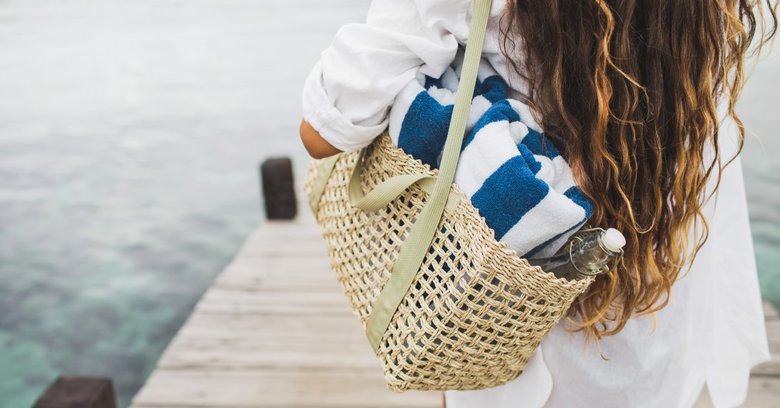 Torba plażowa – wybieramy torbę na plażę, która pomieści wszystkie niezbędne rzeczy