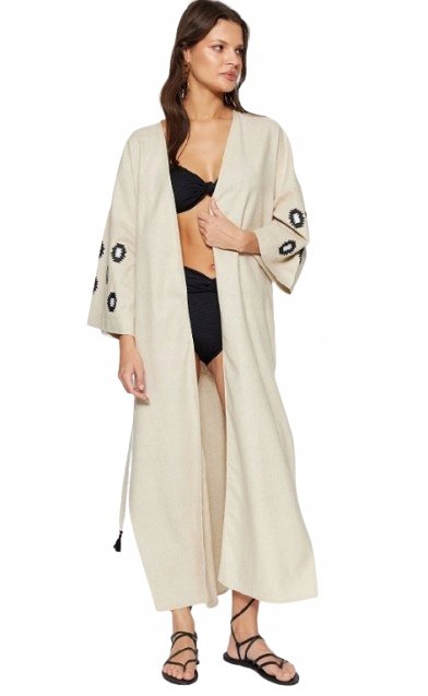 Trendyol TRENDYOL BEŻOWA TUNIKA PLAŻOWA Z PASKIEM I CZARNYMI APLIKACJAMI S 5AA