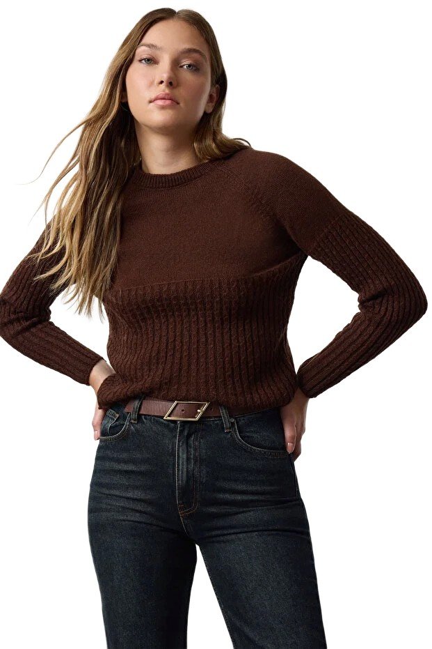 Inny producent TRENDYOL BRĄZOWY SWETER DAMSKI Z FAKTURĄ I DŁUGIM RĘKAWEM S 5EA*