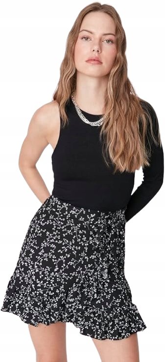 Trendyol TRENDYOL CZARNA ROZKLOSZOWANA SPÓDNICA Z BIAŁYM WZOREM 42 5BA