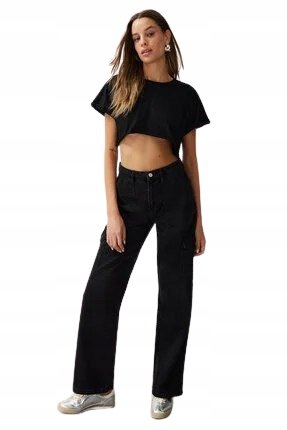 Trendyol TRENDYOL CZARNE JEANSY MOM JEANS Z KIESZENIAMI I WYSOKIM STANEM 44 5AA