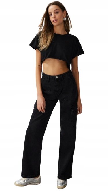 Trendyol TRENDYOL CZARNE JEANSY MOM JEANS Z KIESZENIAMI NA BOKACH 34 5AA