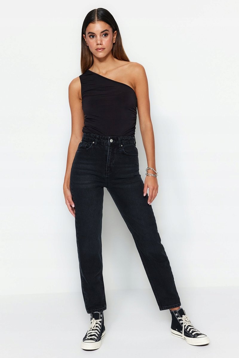 Trendyol TRENDYOL CZARNE JEANSY MOM JEANS Z WYSOKIM STANEM I PRZETARCIAMI 40 OPA