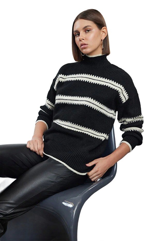 Inny producent TRENDYOL CZARNY SWETER DAMSKI W PASKI Z GOLFEM PROSTY FASON M 5EA*