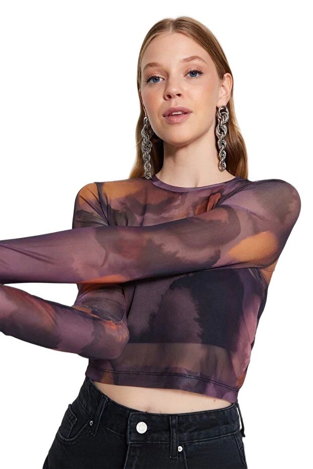 Inny producent TRENDYOL DOPASOWANA BLUZKA DAMSKA Z DŁUGIM RĘKAWEM PRINT NADRUK S 5EA*