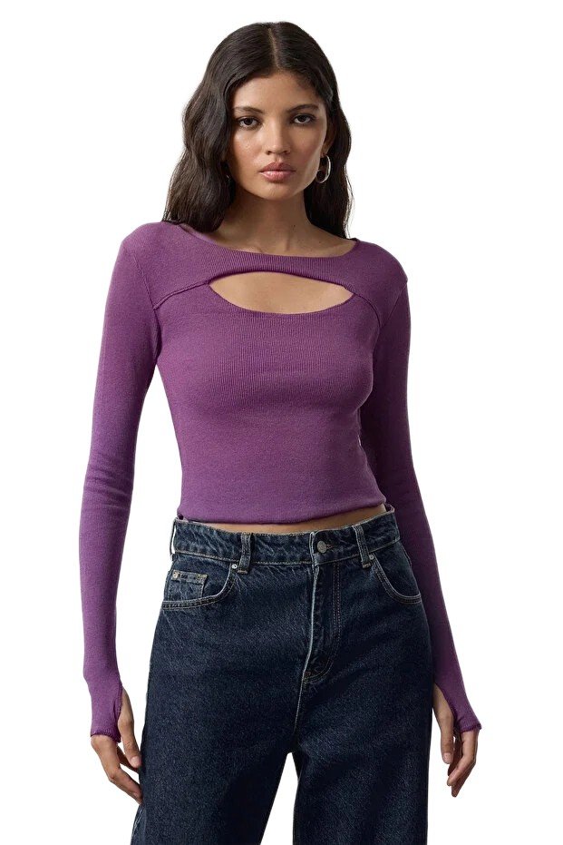 Trendyol TRENDYOL FIOLETOWA DOPASOWANA BLUZKA Z WYCIĘCIEM I DŁUGIM RĘKAWEM M 5EA*