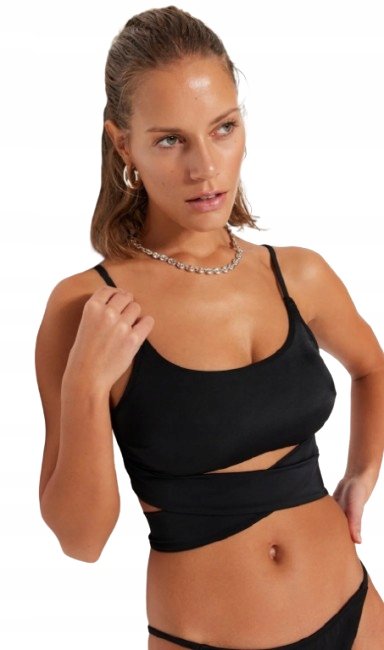 Trendyol TRENDYOL GÓRA OD BIKINI CZARNA WIĄZANA Z WYCIĘCIAMI 38 5_A