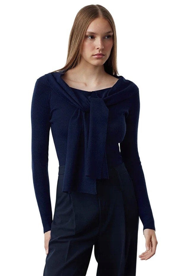 Inny producent TRENDYOL GRANATOWY DOPASOWANY SWETER Z WIĄZANIEM PRZY DEKOLCIE S 5EA*