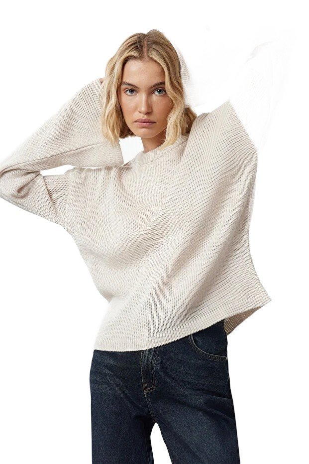 Inny producent TRENDYOL LUŹNY SWETER DAMSKI BEŻOWY Z OKRĄGŁYM DEKOLTEM S 5EA*