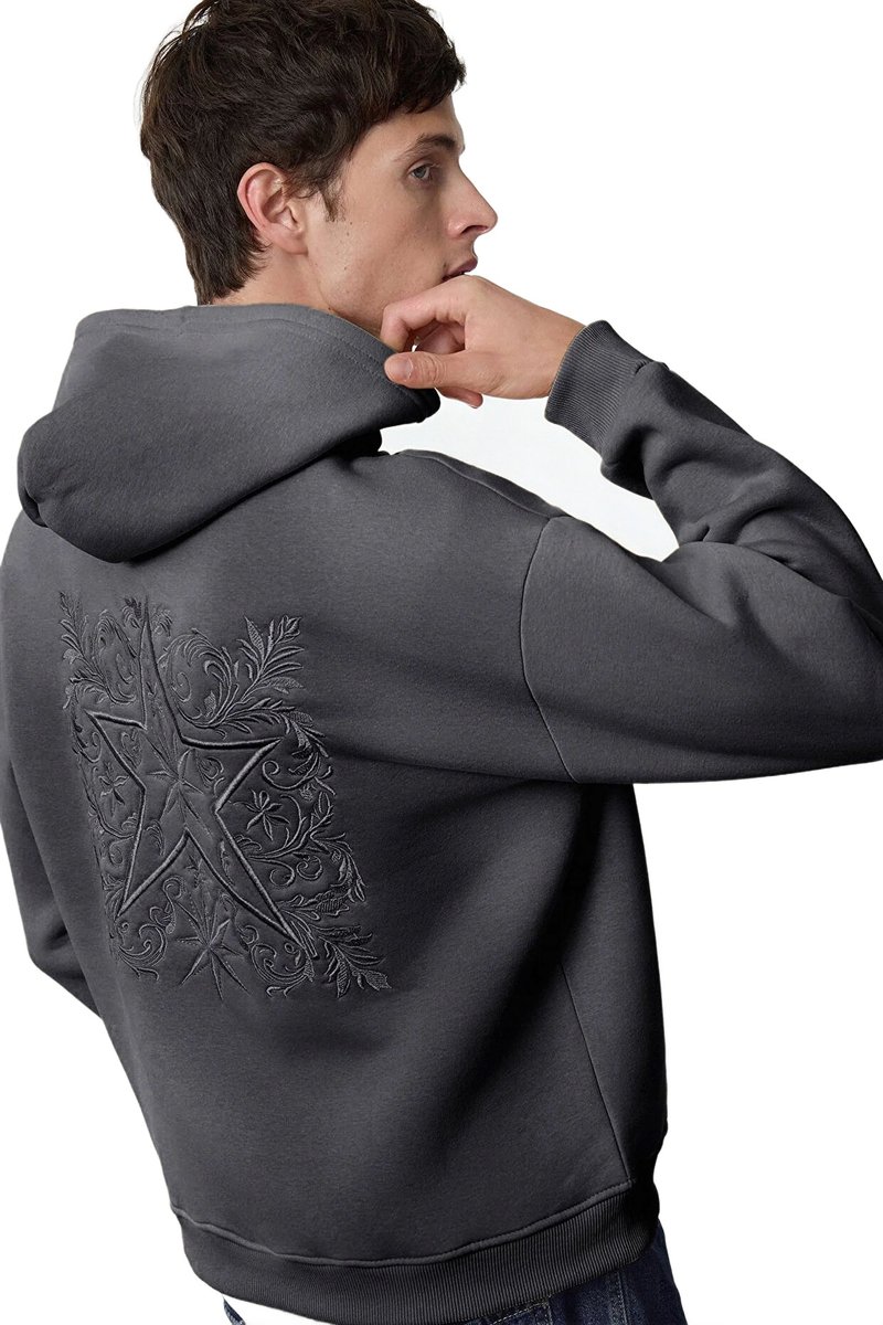 Trendyol TRENDYOL MAN BLUZA MĘSKA Z KAPTUREM SZARA Z HAFTEM NA PLECACH XL 5DA