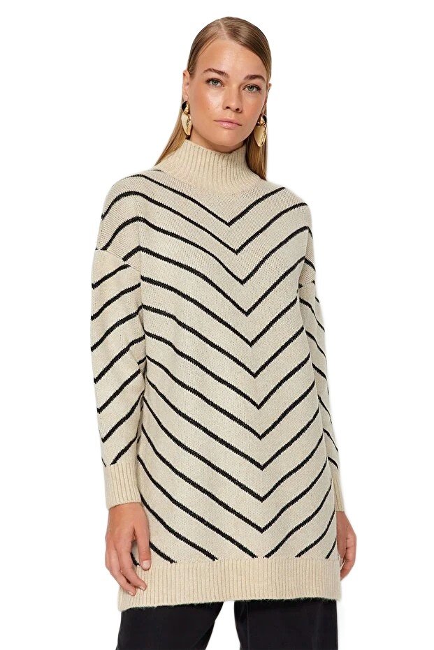 Inny producent TRENDYOL SWETER DAMSKI BEŻOWY W PASKI Z GOLFEM PROSTY S 5EA*
