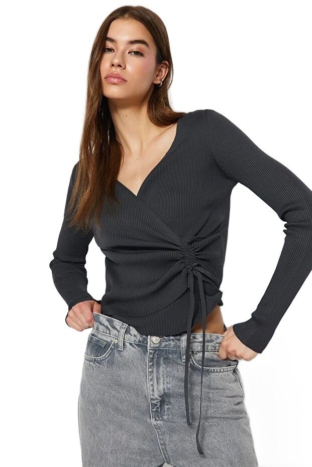Inny producent TRENDYOL SWETER DAMSKI CZARNY PRĄŻKOWANY Z WIĄZANIEM M 5EA*
