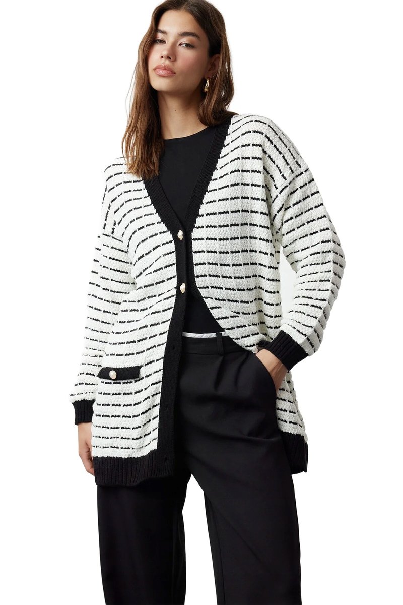 Inny producent TRENDYOL SWETER DAMSKI KARDIGAN W PASKI Z GUZIKAMI DO BIODER M 5EA*