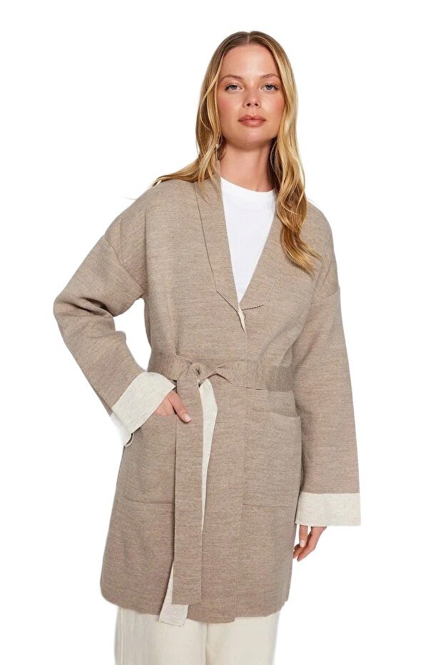 Inny producent TRENDYOL SWETER DAMSKI KARDIGAN Z PASKIEM BEŻOWY Z KONTRASTEM L 5EA*