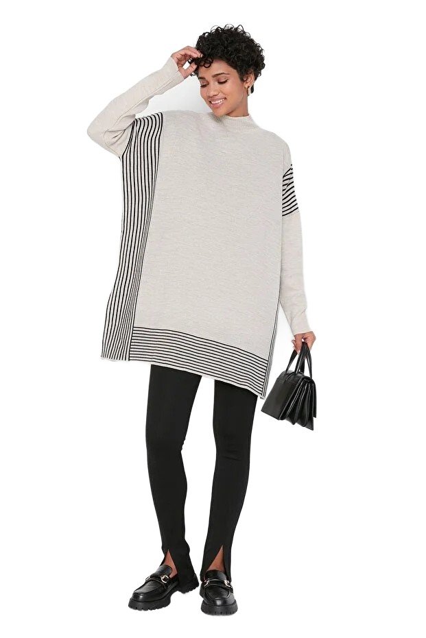 Inny producent TRENDYOL SWETER DAMSKI LUŹNY BEŻOWY W PASKI Z GOLFEM S 5EA*
