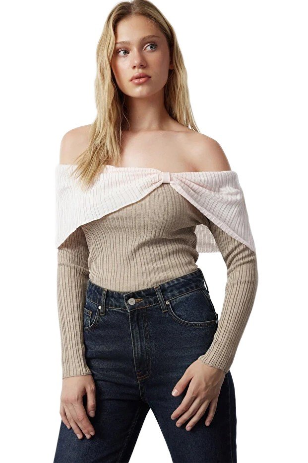 Inny producent TRENDYOL SWETER DAMSKI PRĄŻKOWANY Z ODKRYTYMI RAMIONAMI S 5EA*