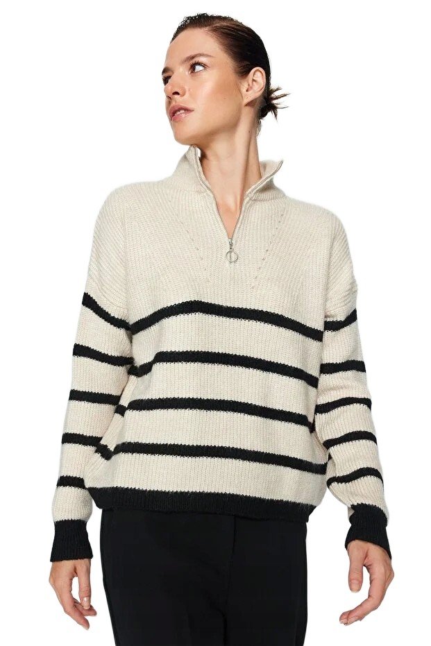 Inny producent TRENDYOL SWETER DAMSKI W PASKI Z ZAMKIEM I GOLFEM S 5EA*