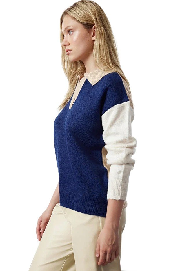 Inny producent TRENDYOL SWETER DAMSKI Z KOŁNIERZYKIEM W KOLOROWE BLOKI S 5EA*