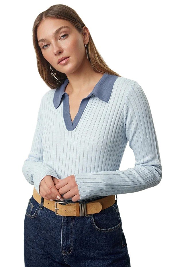 Inny producent TRENDYOL SWETER DAMSKI Z PRĄŻKOWANEJ DZIANINY Z KOŁNIERZYKIEM S 5EA*