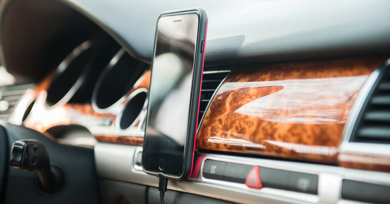 Uchwyt na telefon do samochodu – jaki wybrać, czym się kierować?