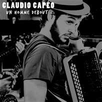 Un homme debout Claudio Capéo