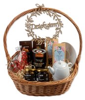 Wiklinowy kosz prezentowy;podziękowania dla rodziców;personalizowany z herbatą i słodyczami