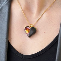 Wisiorek bursztyn srebro 925 pozłacane czarny dąb serce 6281