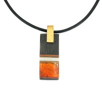 Wisiorek prostokątny złocony z bursztynem i czarnym dębem 8773