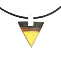 Wisiorek trójkątny z czarnym dębem, bursztynem i srebrem 7672