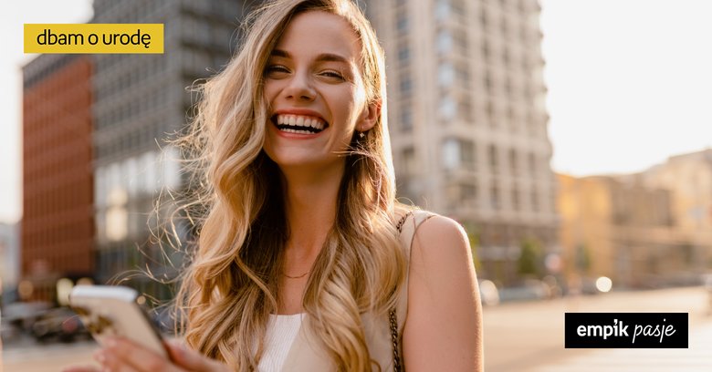 Włosy blond – jakie są odcienie, komu pasują, jak o nie dbać? Poradnik dla włosomaniaków