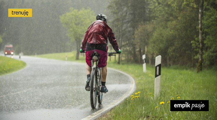 Wycieczka rowerowa w deszczu