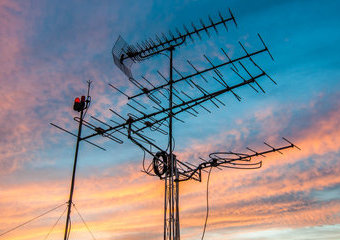 Wzmacniacz antenowy: jak wybrać wzmacniacz sygnału antenowego?