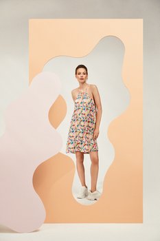 Wzorzysta sukienka na ramiączka-M - Moodo