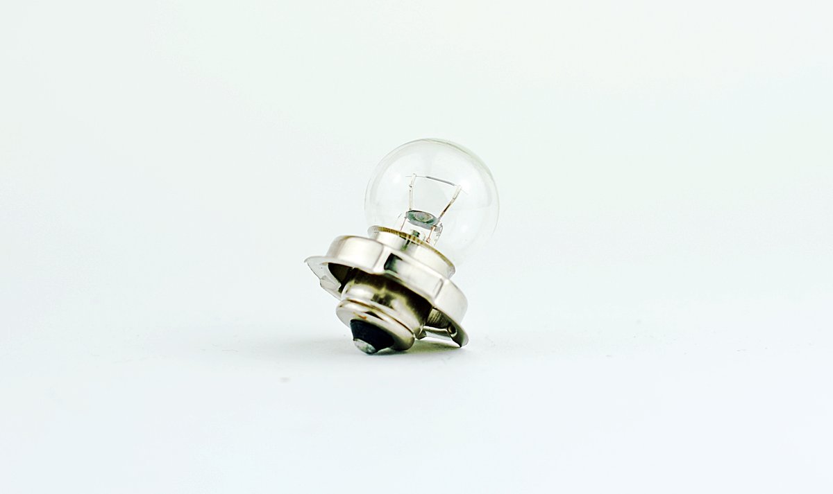 Lampadina Alogena SOFOC P26S 12V 15W 5000K Bianco – Per Moto, Scooter, Bici Elettrica E Trattori, Base S3 A Contatto Singolo