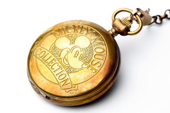 Zegarek na łańcuszku Mickey Mouse, złoty - Drobiny Czasu