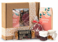 Zestaw prezentowy na dzień babci prezent dla babci herbata, czekolada serce, miód