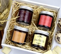 Zestaw Prezentowy - Świece Sojowe Zapachowe 4X60 Ml. Hand Made Biała Czekolada, Grzane Wino, Ciastko Karmelowe, Beza Z Malinami
