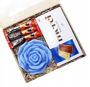 Zestaw prezentowy upominek ze świeczką płatek róży niebieski + merci + kawa - DROBO