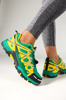 Zielone buty sportowe trekkingowe damskie na bieżnikowanej podeszwie z regulowaną elastyczną sznurówką żółte wstawki Casu 2101-4W-36