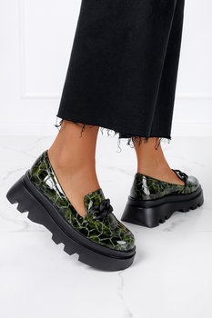 Zielone mokasyny lakierowane na platformie krokodyli wzór czarny łańcuch POLSKA SKÓRA Casu 08835-39 - Casu