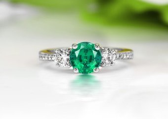 Zielony kamień szlachetny – oryginalna biżuteria dla każdego 