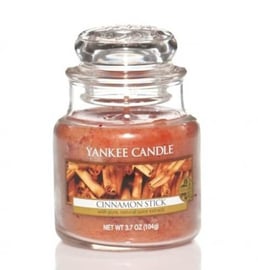Świeca zapachowa, mały słó,j Cinnamon Stick, 104 g - Yankee Candle