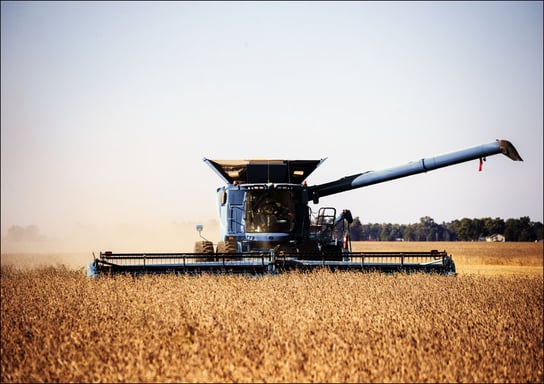 A harvesting operation kicks up dust in rural Carroll County, Indiana., Carol Highsmith - plakat 42x29,7 cm Galeria Plakatu