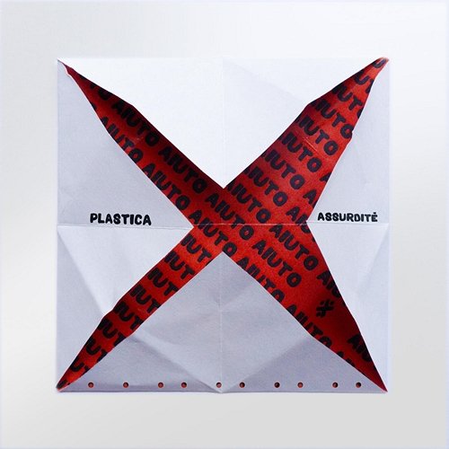 Aiuto Assurditè, Plastica