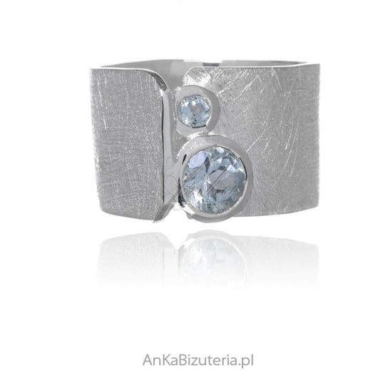 AnKa Biżuteria, Pierścionek srebrny satynowany z niebieskim topazem AnKa Biżuteria