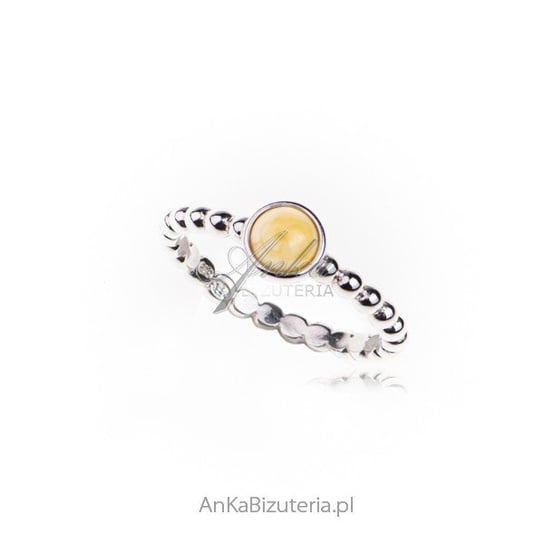 AnKa Biżuteria, Subtelny pierścionek srebrny z białym bursztynem AnKa Biżuteria