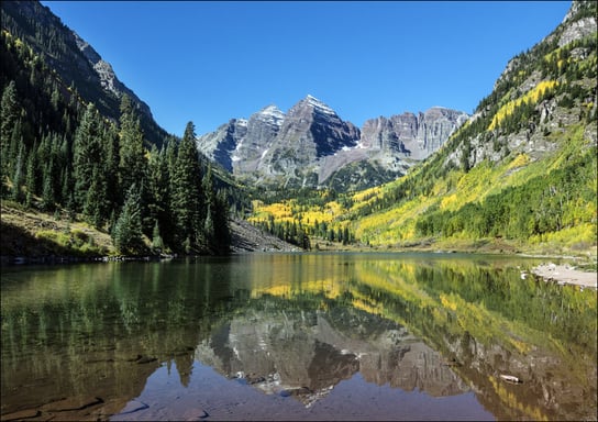 Autumnal view of Rocky Mountain peaks called the Maroon Bells, between Pitkin County and Gunnison County, Colorado., Carol Highsmith - plakat 100x70 cm Galeria Plakatu