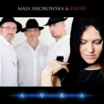 Avra Sikorowska Maja, Kroke