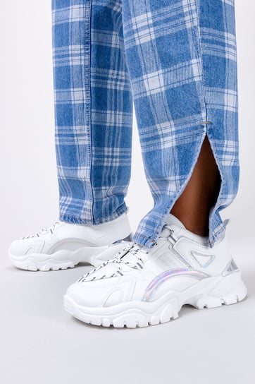 Białe sneakersy na platformie buty sportowe sznurowane holograficzny pasek Casu 11-10-21-W-37 Casu
